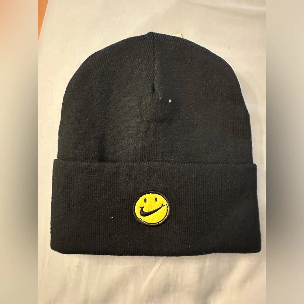 Nike Boys Reversible Beanie in Black and White